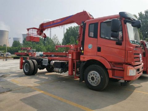 點(diǎn)擊查看詳細(xì)信息<br>標(biāo)題：6.3噸大運(yùn)隨車吊 閱讀次數(shù)：1823